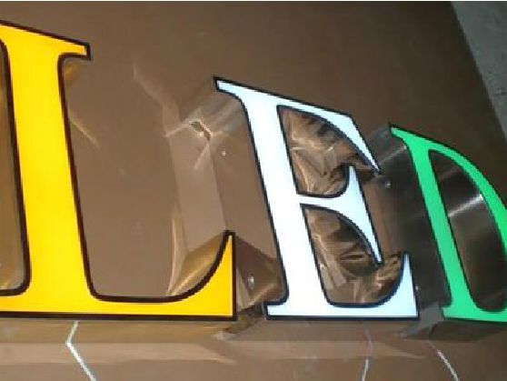 绵竹介绍LED招牌的基础知识。